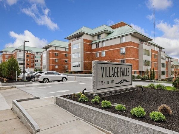 173 Oak St, Unit 104, Newton, MA 02464
