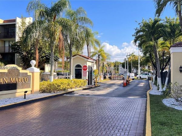 8850 Fontainebleau Blvd , Unit 401, Miami, FL 33172
