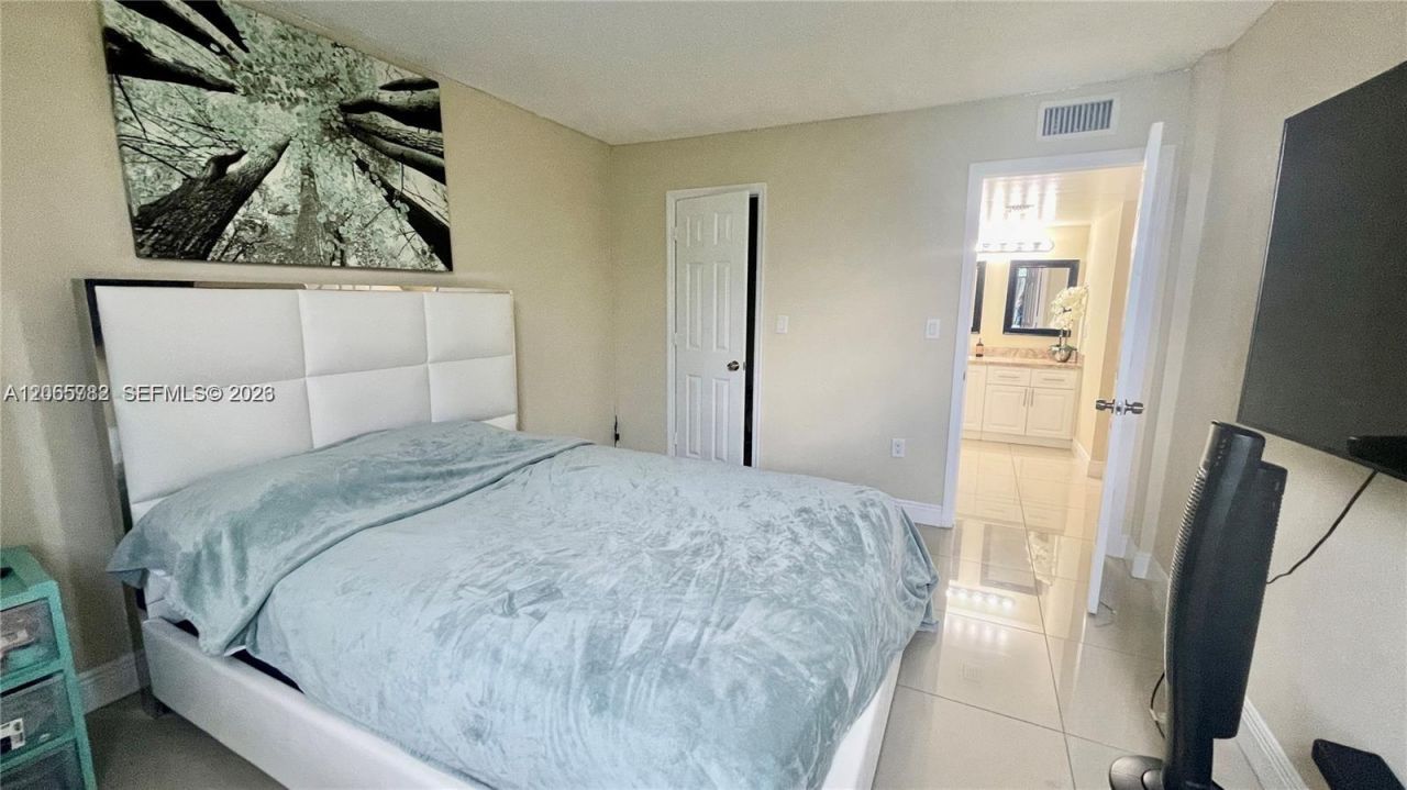 8850 Fontainebleau Blvd, Unit 401, Miami, FL 33172 Photo