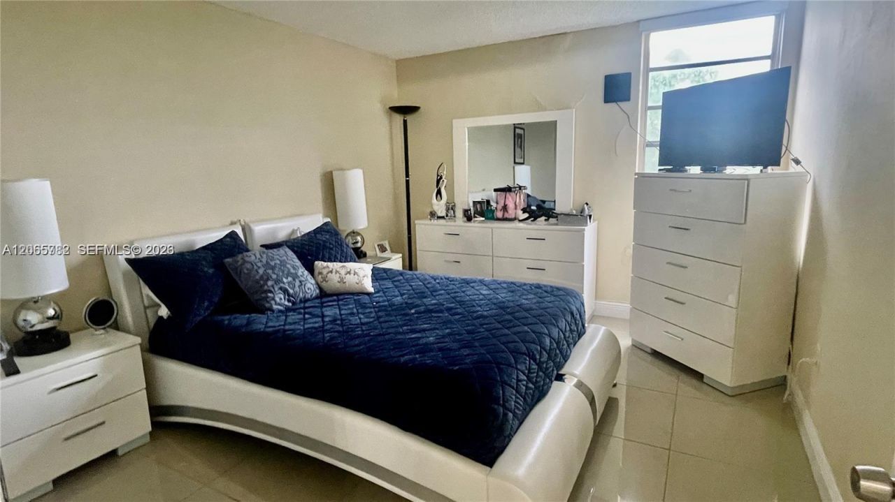 8850 Fontainebleau Blvd, Unit 401, Miami, FL 33172 Photo