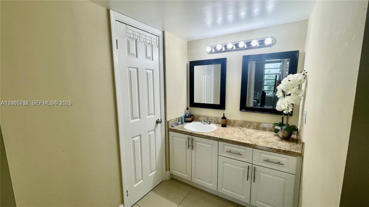 8850 Fontainebleau Blvd, Unit 401, Miami, FL 33172 Photo