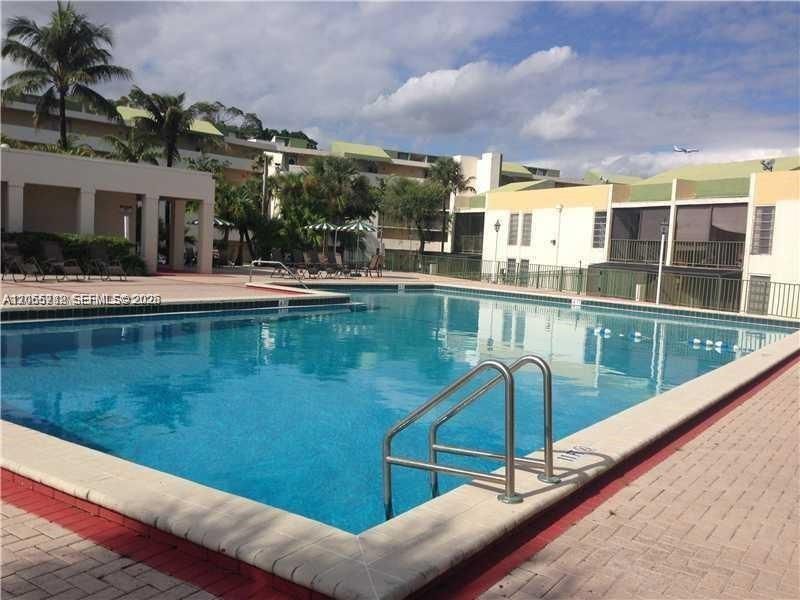8850 Fontainebleau Blvd, Unit 401, Miami, FL 33172 Photo