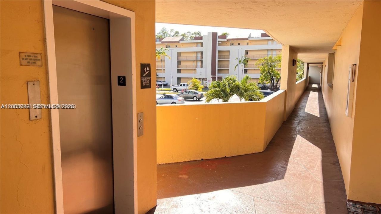 8850 Fontainebleau Blvd, Unit 401, Miami, FL 33172 Photo