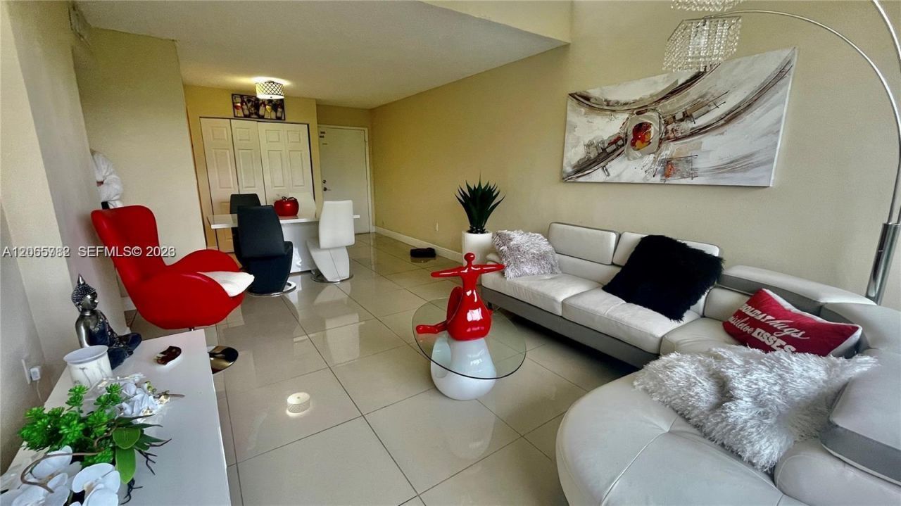 8850 Fontainebleau Blvd, Unit 401, Miami, FL 33172 Photo