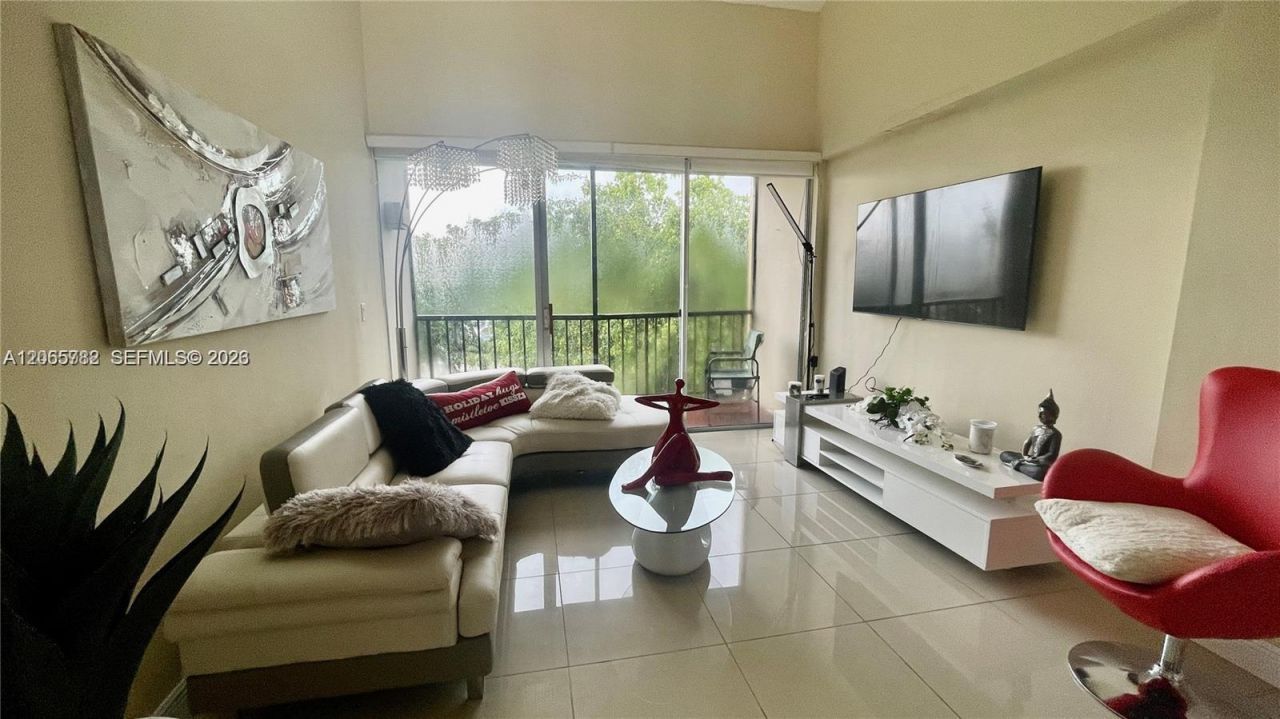 8850 Fontainebleau Blvd, Unit 401, Miami, FL 33172 Photo