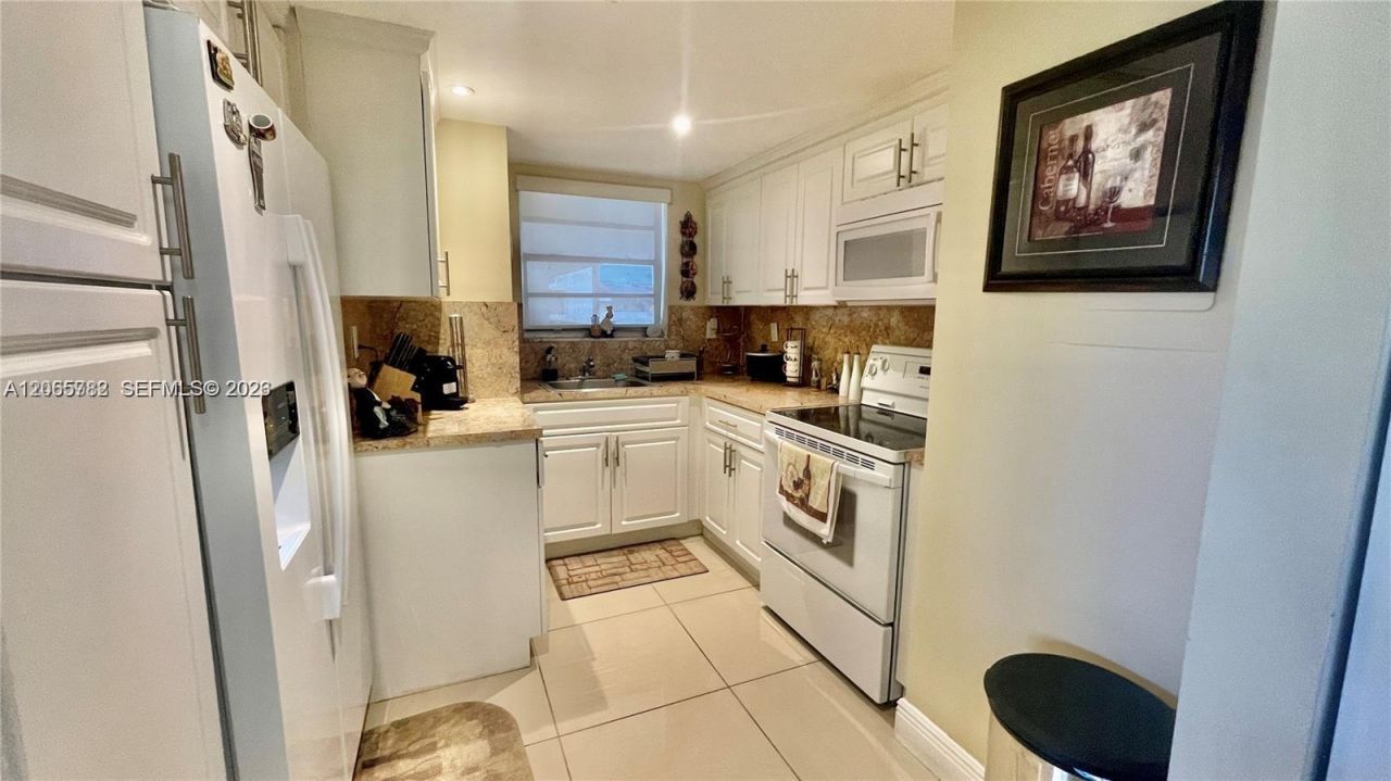 8850 Fontainebleau Blvd, Unit 401, Miami, FL 33172 Photo