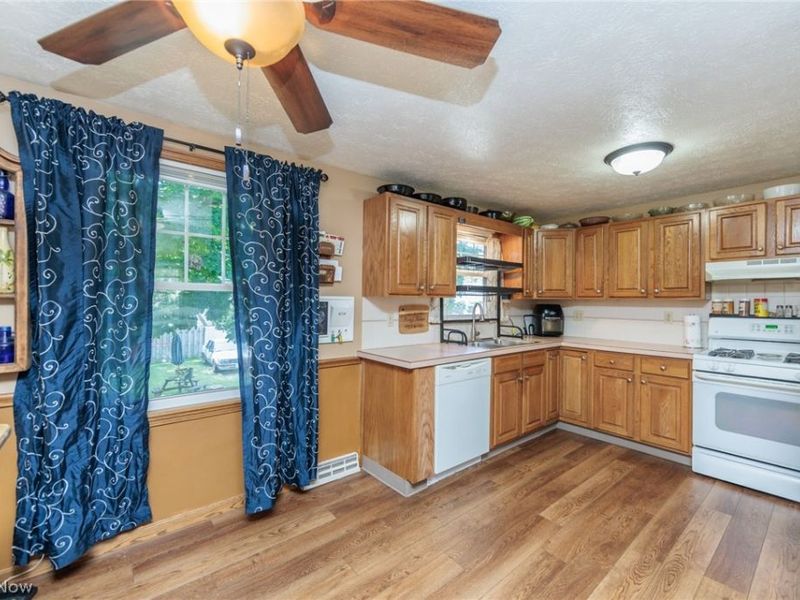 1404 Kendale Drive , Akron, OH 44314 Photo 14