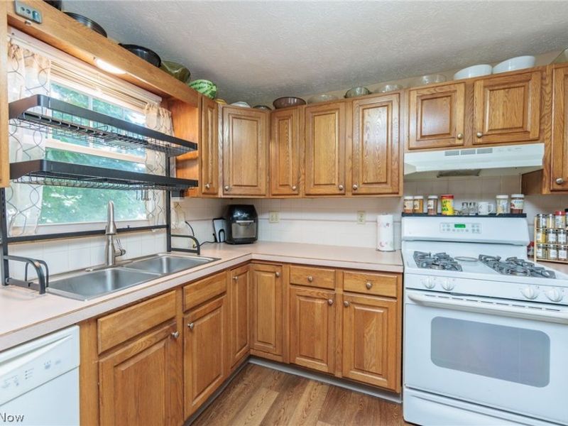1404 Kendale Drive , Akron, OH 44314 Photo 18