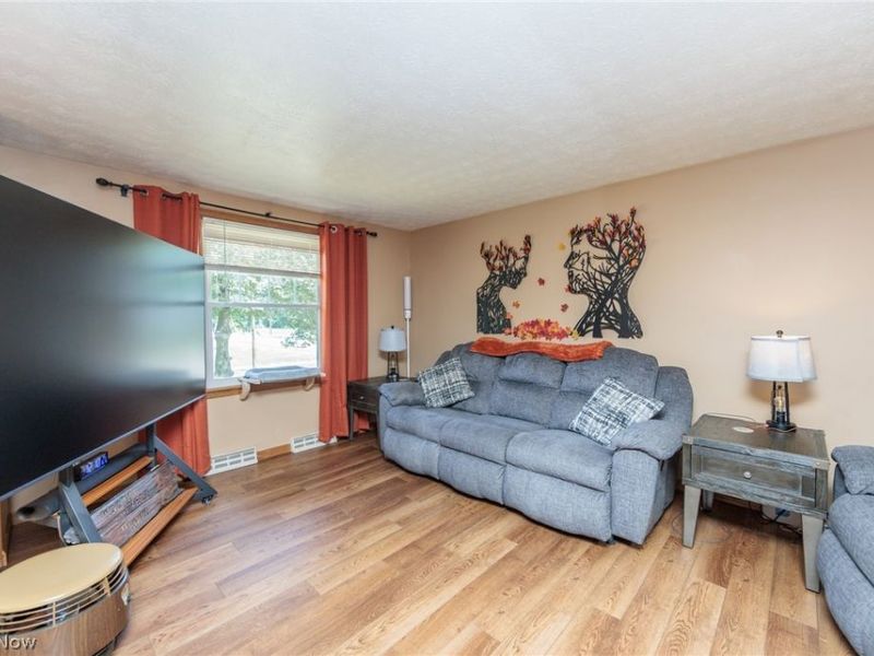 1404 Kendale Drive , Akron, OH 44314 Photo 9
