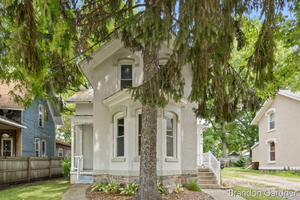 218 E Adams Street, Ionia, MI 48846 Main Photo