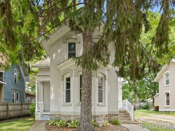 218 E Adams Street, Ionia, MI 48846