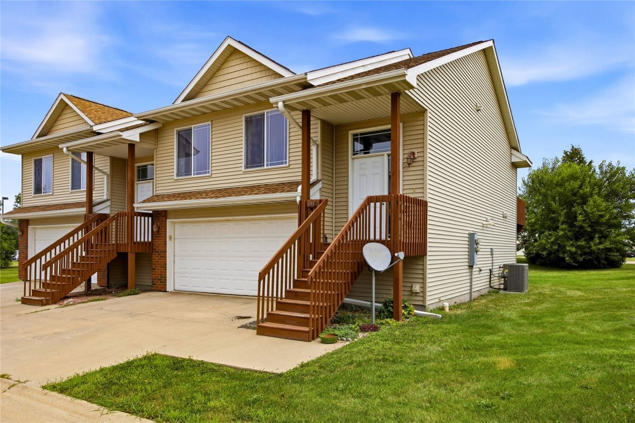 1410 Gentry Ln, North Liberty, IA 52317 Main Photo