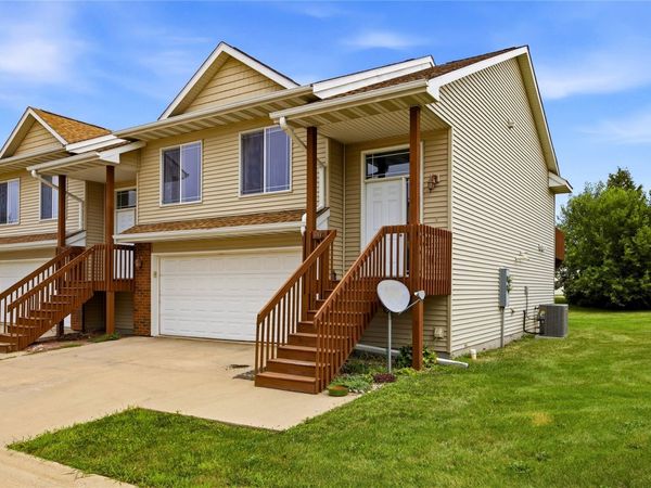 1410 Gentry Ln , North Liberty, IA 52317