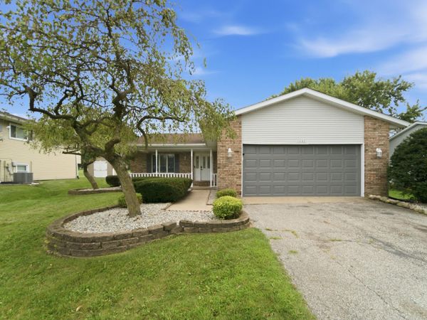3695 Kingsway Drive , Crown Point, IN 46307