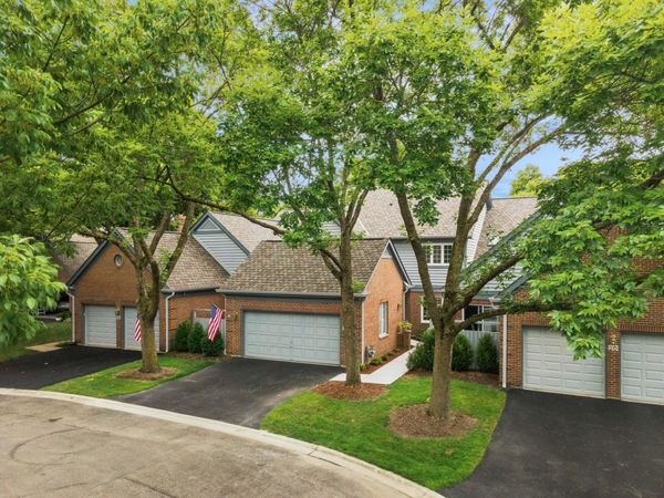 21 STONEHENGE Court , Burr Ridge, IL 60527
