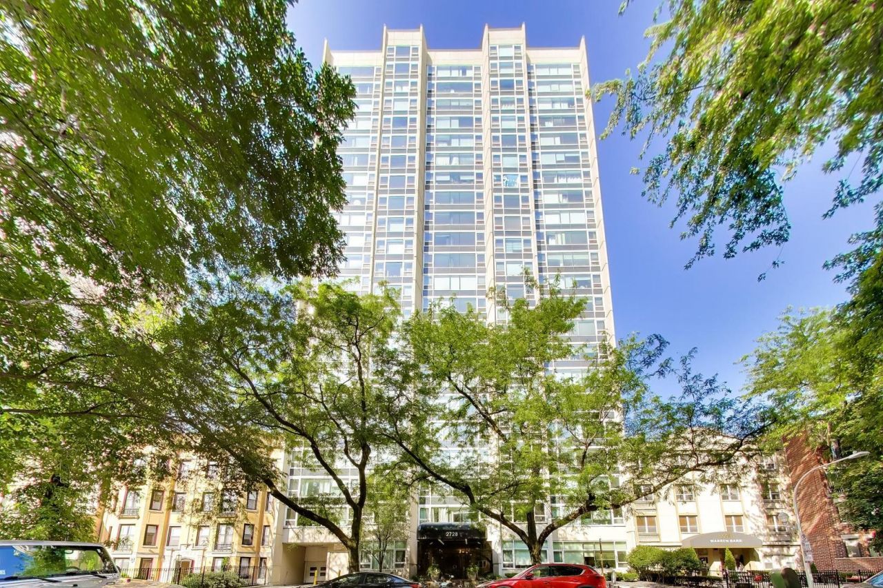 2728 N Hampden Court, Unit 2001, Chicago, IL 60614 Main Photo