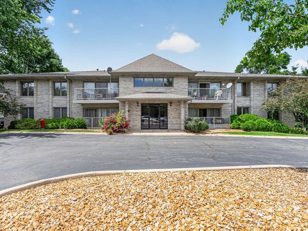 1011 Ashley Court S, Unit 2D, Lockport, IL 60441