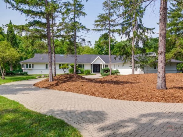 18 Alexandra Drive , Mettawa, IL 60048