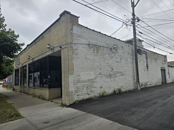 2405 W Ardmore Avenue , Chicago, IL 60659
