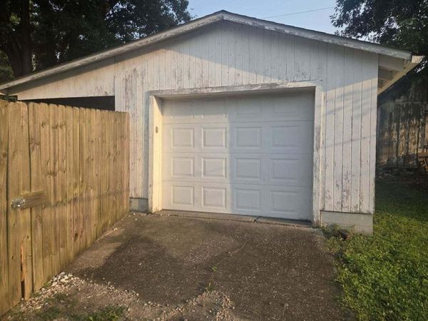 431 W Caldwell Street, Paris, MO 65275
