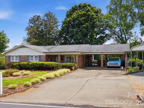 2711 Fairway Acres Circle , Lenoir, NC 28645
