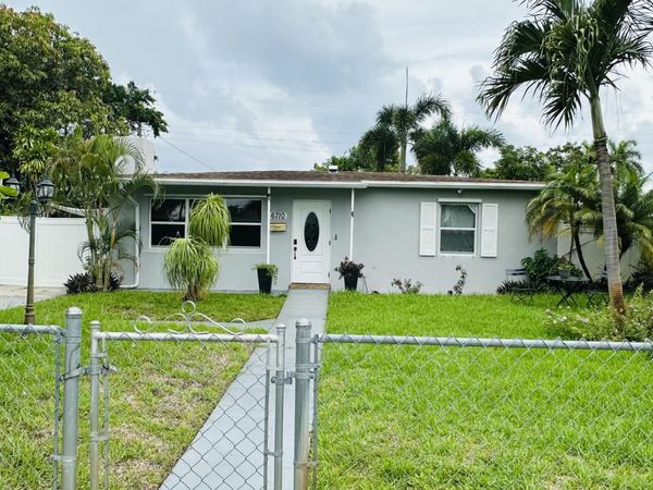 6710 Forest Court, West Palm Beach, FL 33405