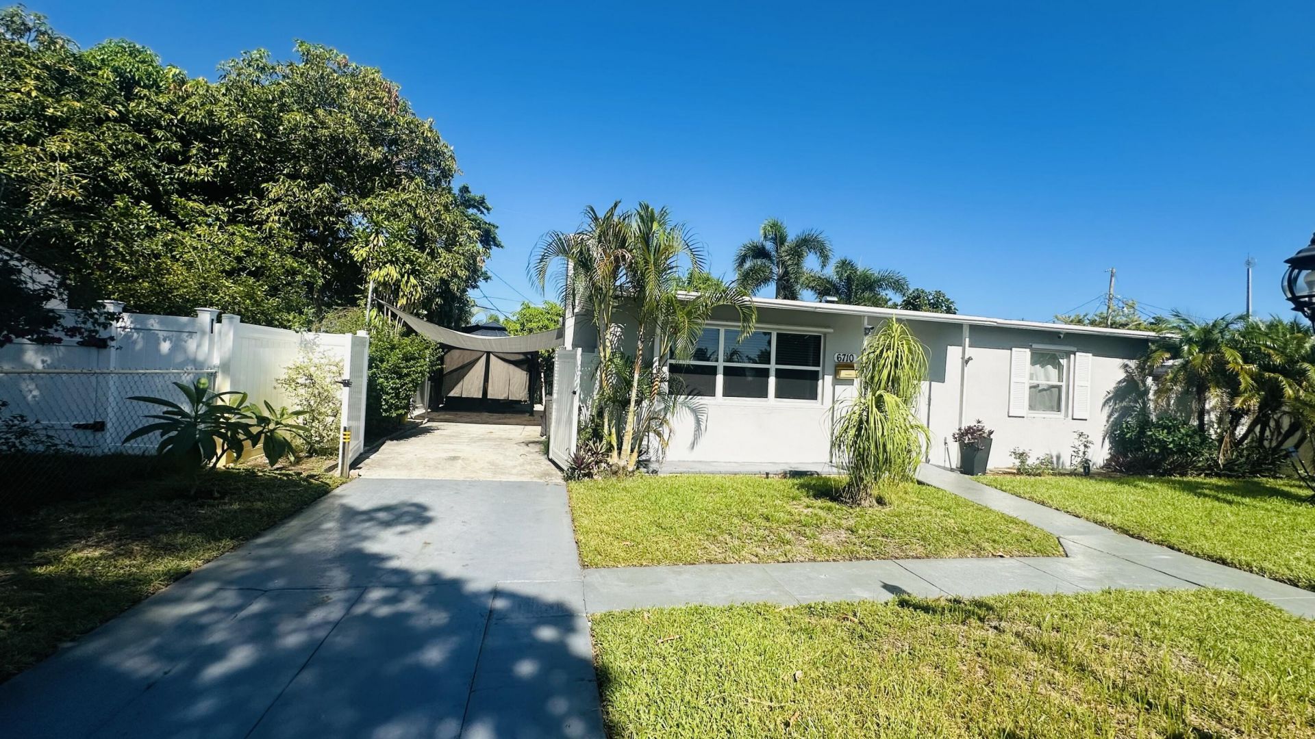 6710 Forest Court, West Palm Beach, FL 33405 Photo