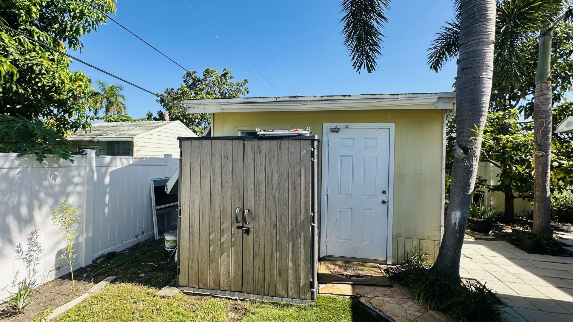 6710 Forest Court, West Palm Beach, FL 33405 Photo