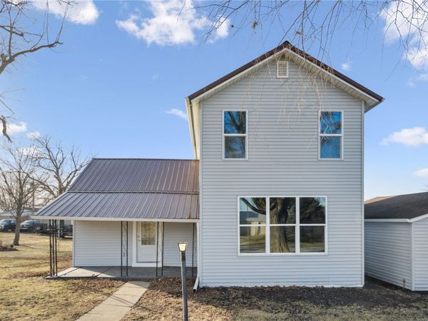 809 Jefferson Avenue , Lowden, IA 52255
