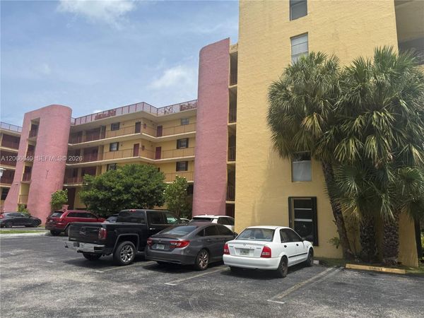 8775 Park Blvd , Unit 123, Miami, FL 33172