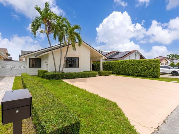 12480 SW 9th St , Miami, FL 33184