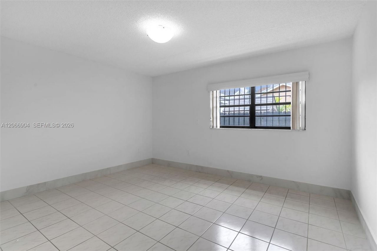 12480 SW 9th St, Miami, FL 33184 Photo