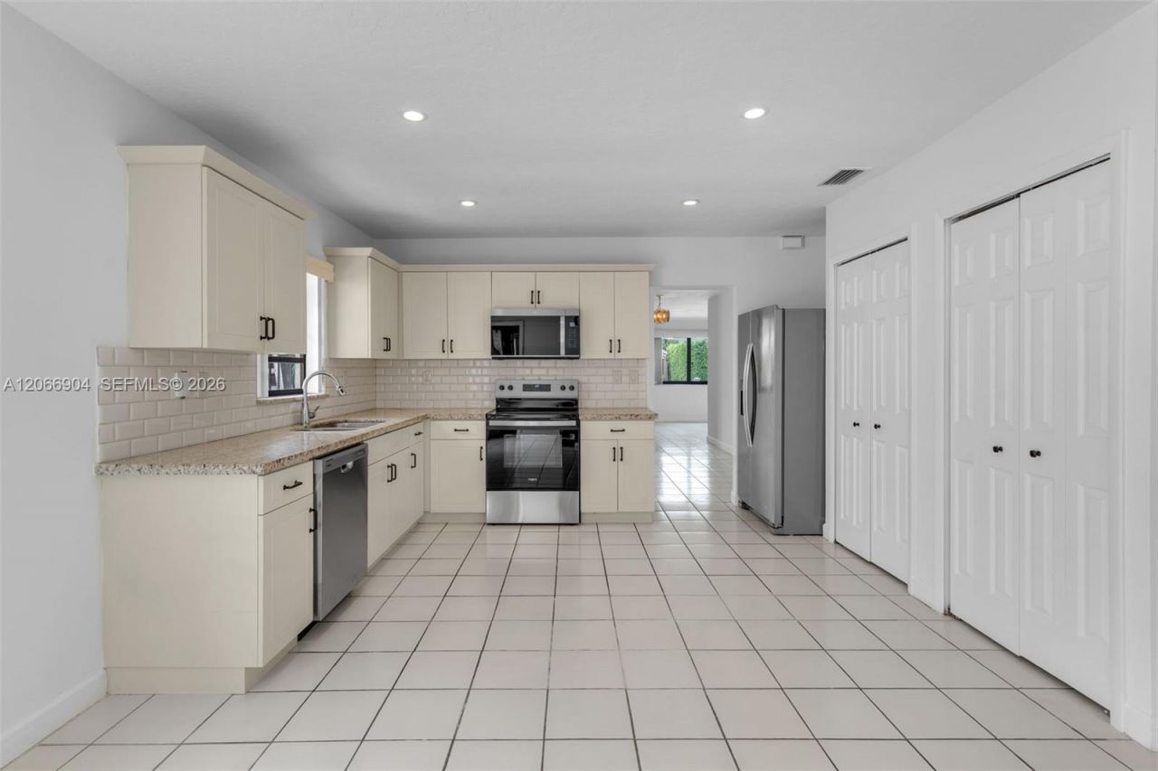 12480 SW 9th St, Miami, FL 33184 Photo