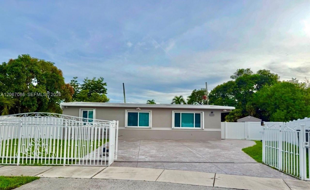 4580 SW 39th St, West Park, FL 33023 Main Photo