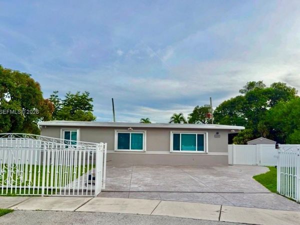 4580 SW 39th St, West Park, FL 33023