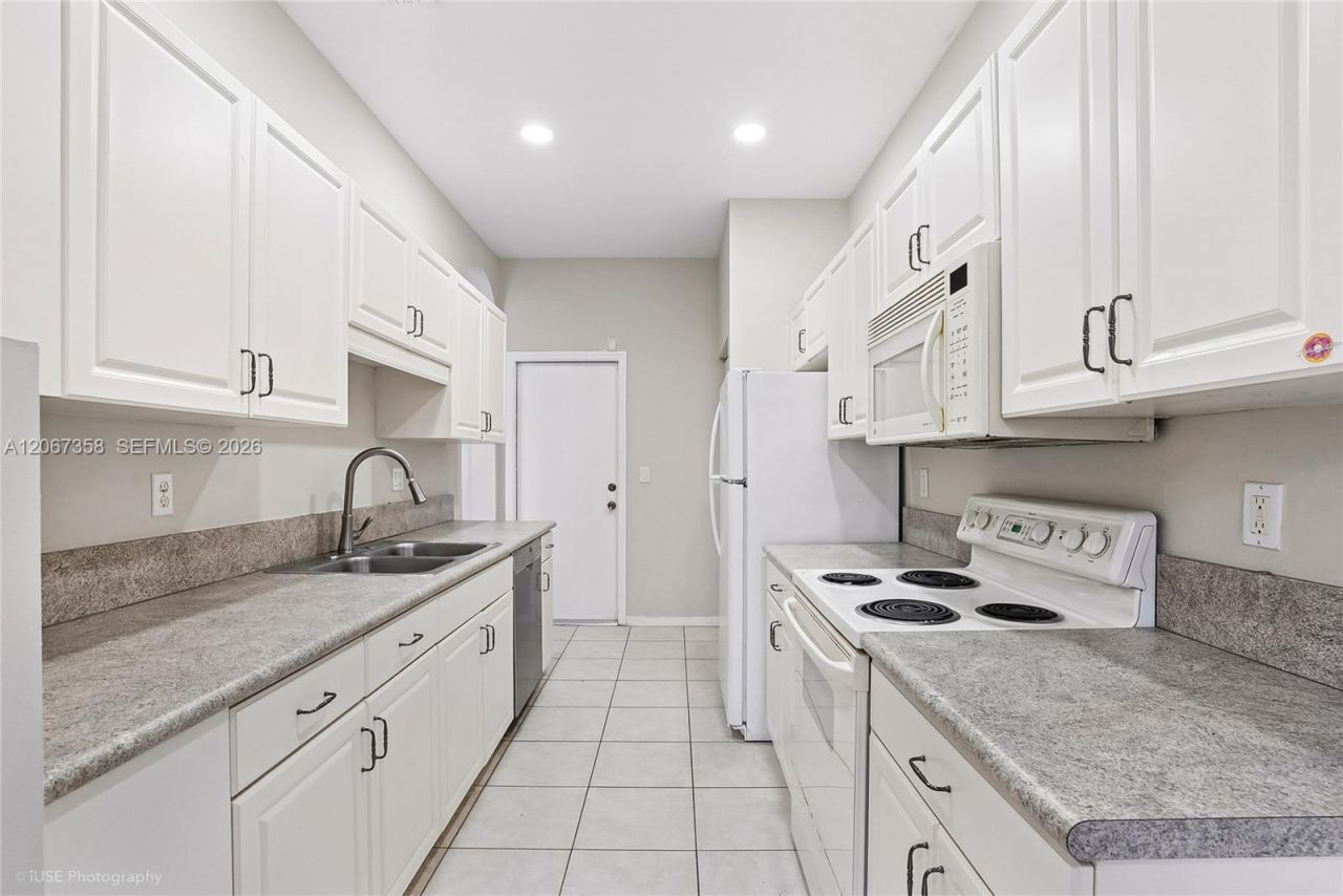 112 Wakulla Springs Way, Royal Palm Beach, FL 33411 Photo