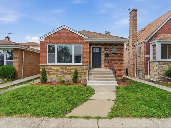 8820 S Ridgeland Avenue , Chicago, IL 60617