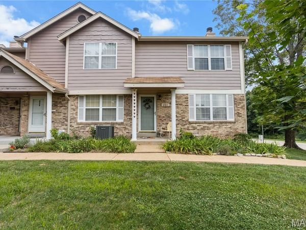 280 Carmel Woods Drive, Ballwin, MO 63021