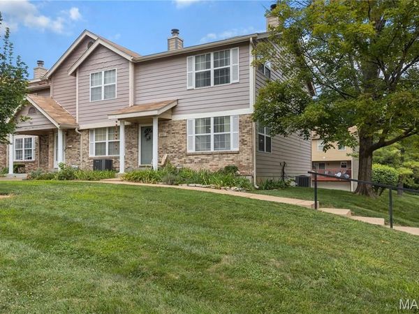 280 Carmel Woods Drive, Ballwin, MO 63021