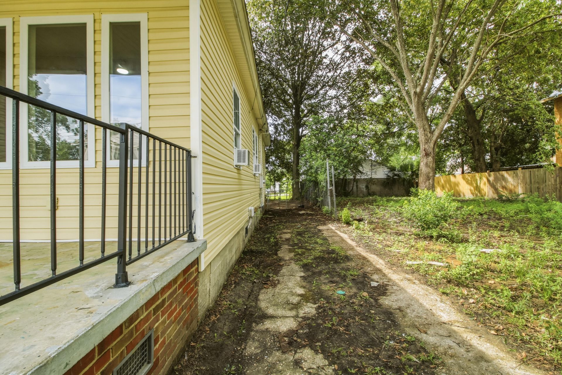 1811 Carlton Street Photo 16