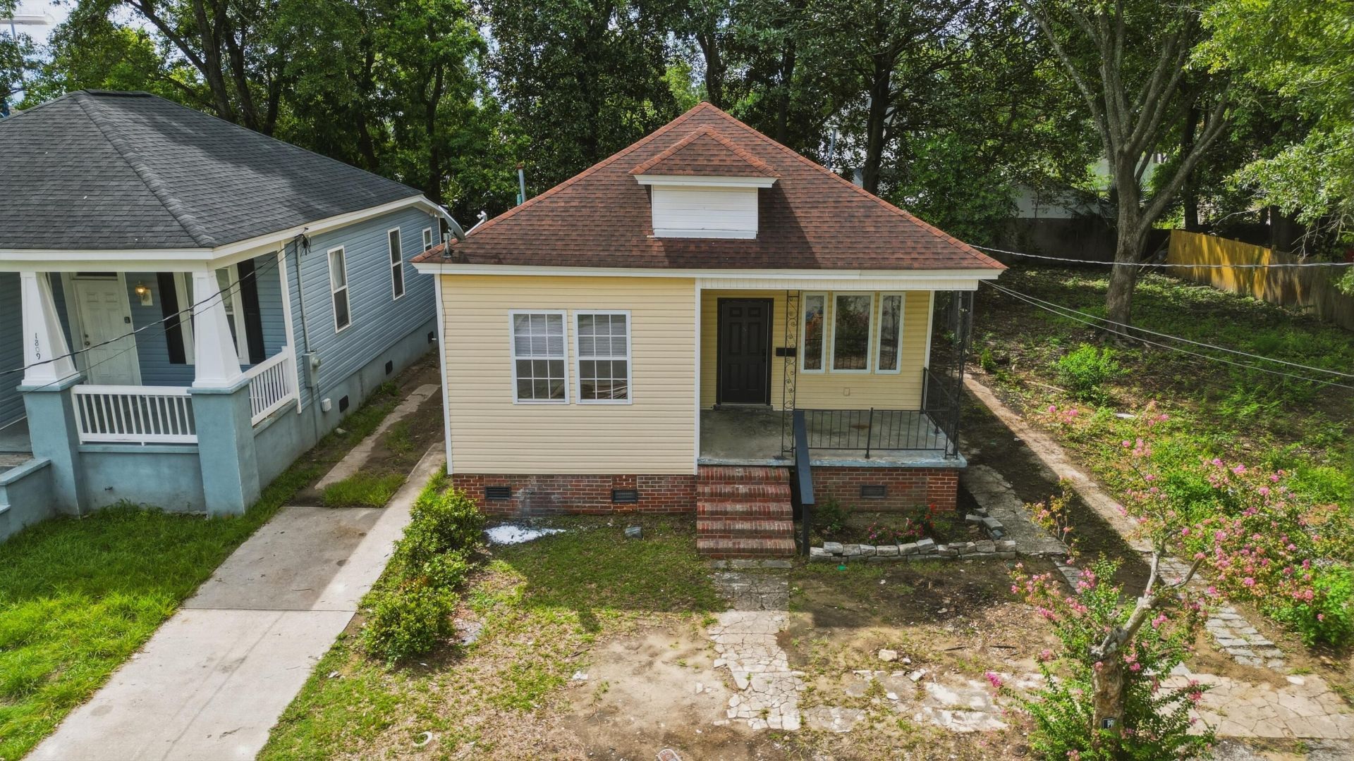 1811 Carlton Street Photo 2