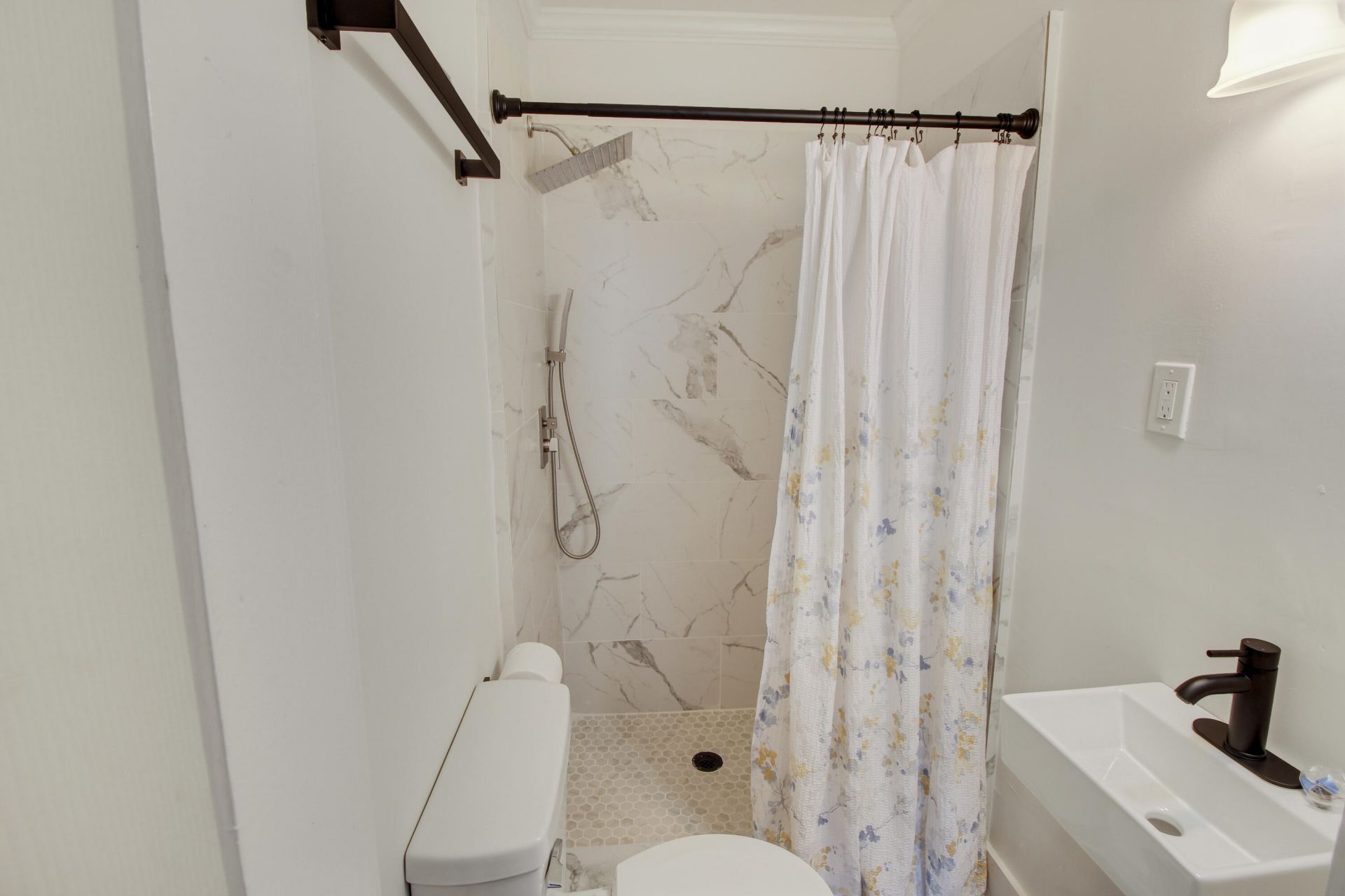 1811 Carlton Street Photo 27