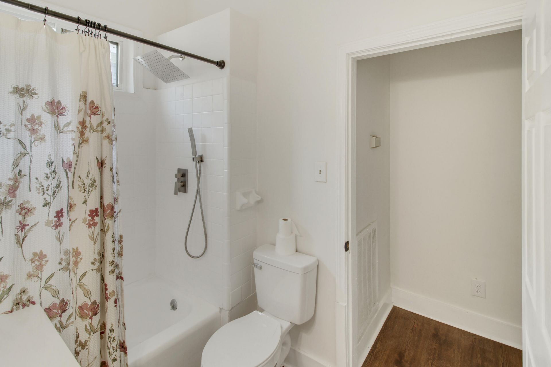 1811 Carlton Street Photo 28