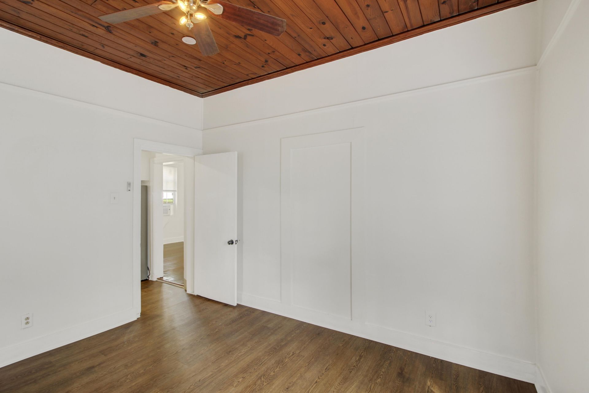 1811 Carlton Street Photo 32