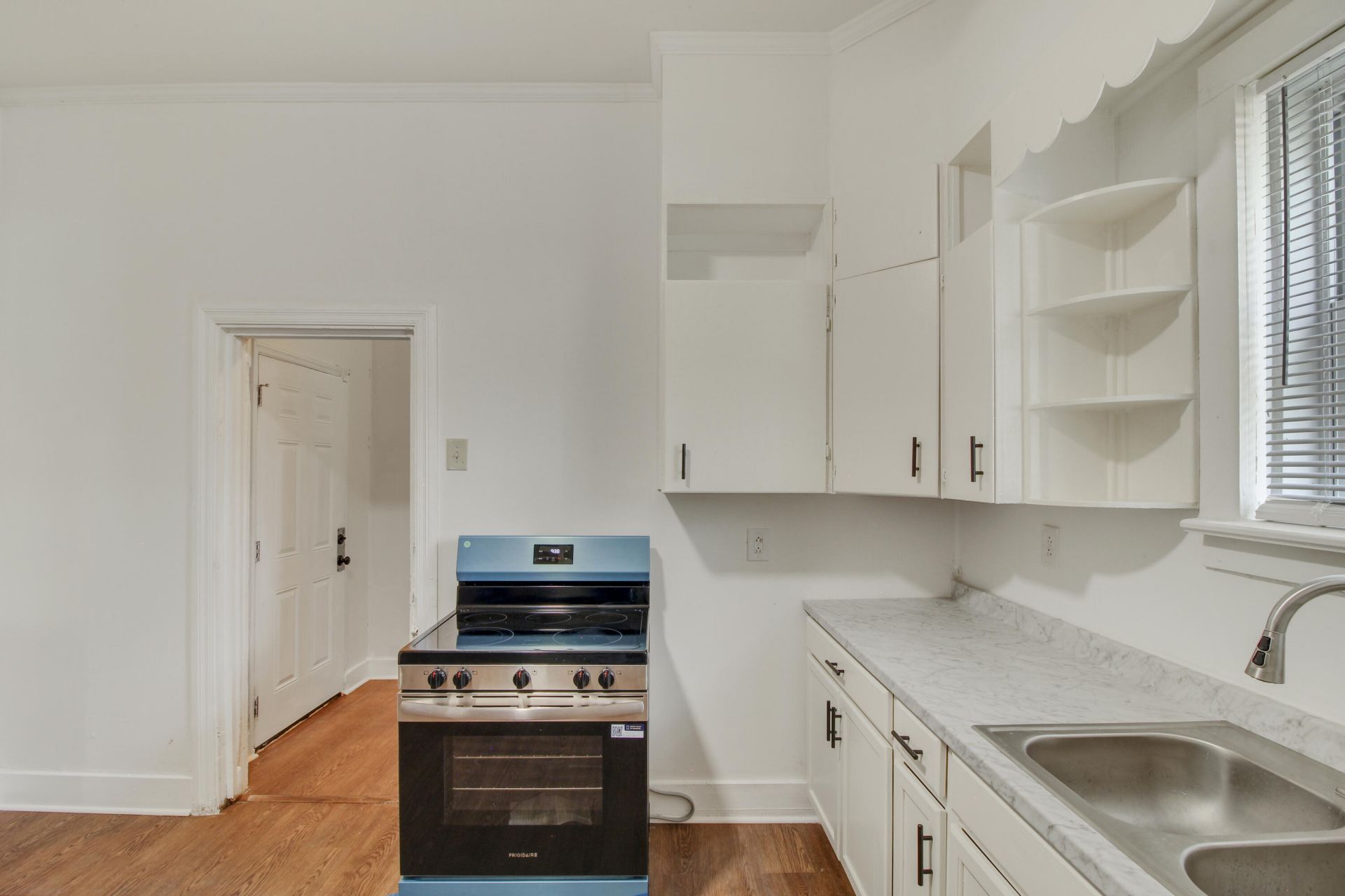 1811 Carlton Street Photo 34