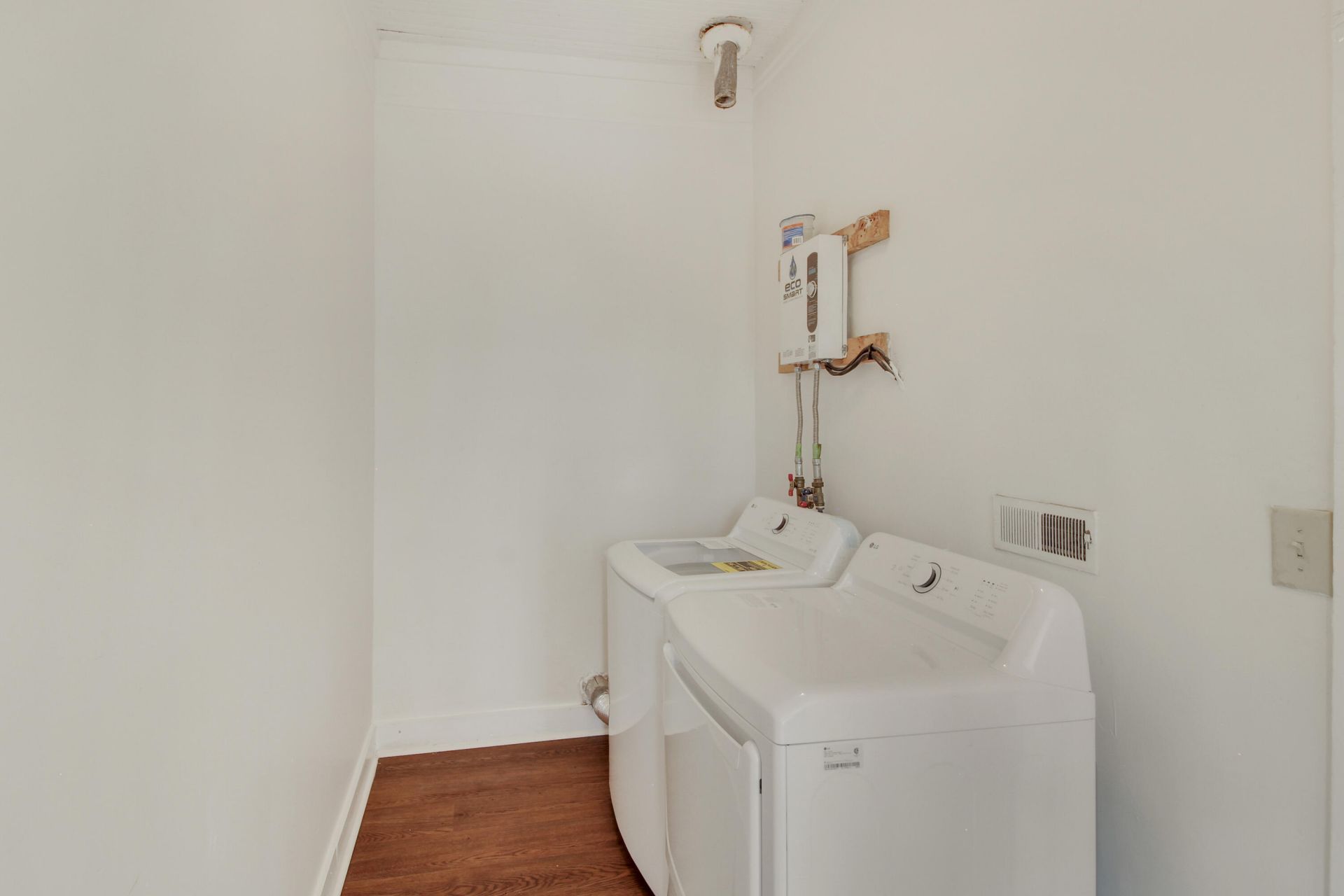 1811 Carlton Street Photo 35