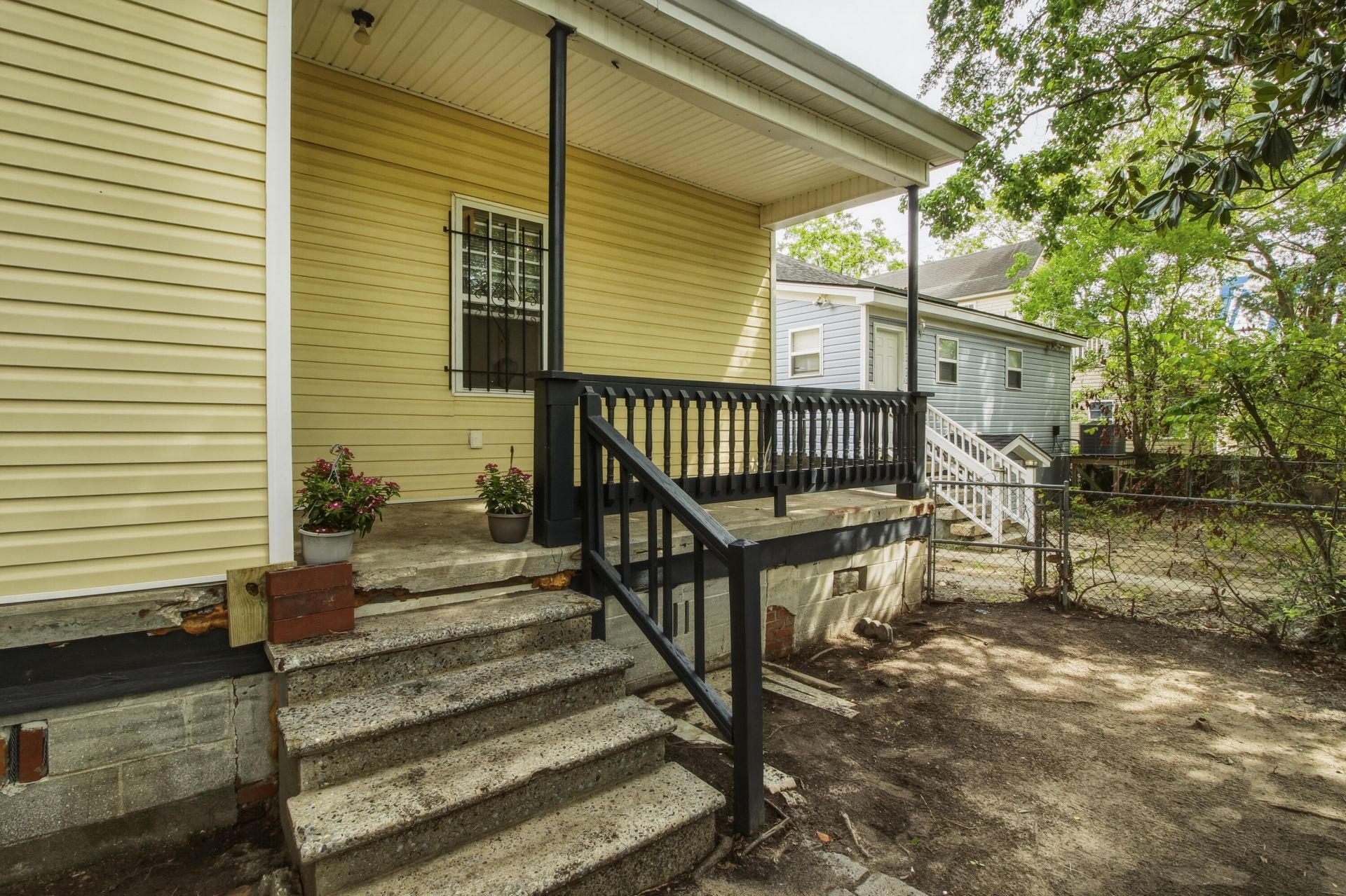1811 Carlton Street Photo 37