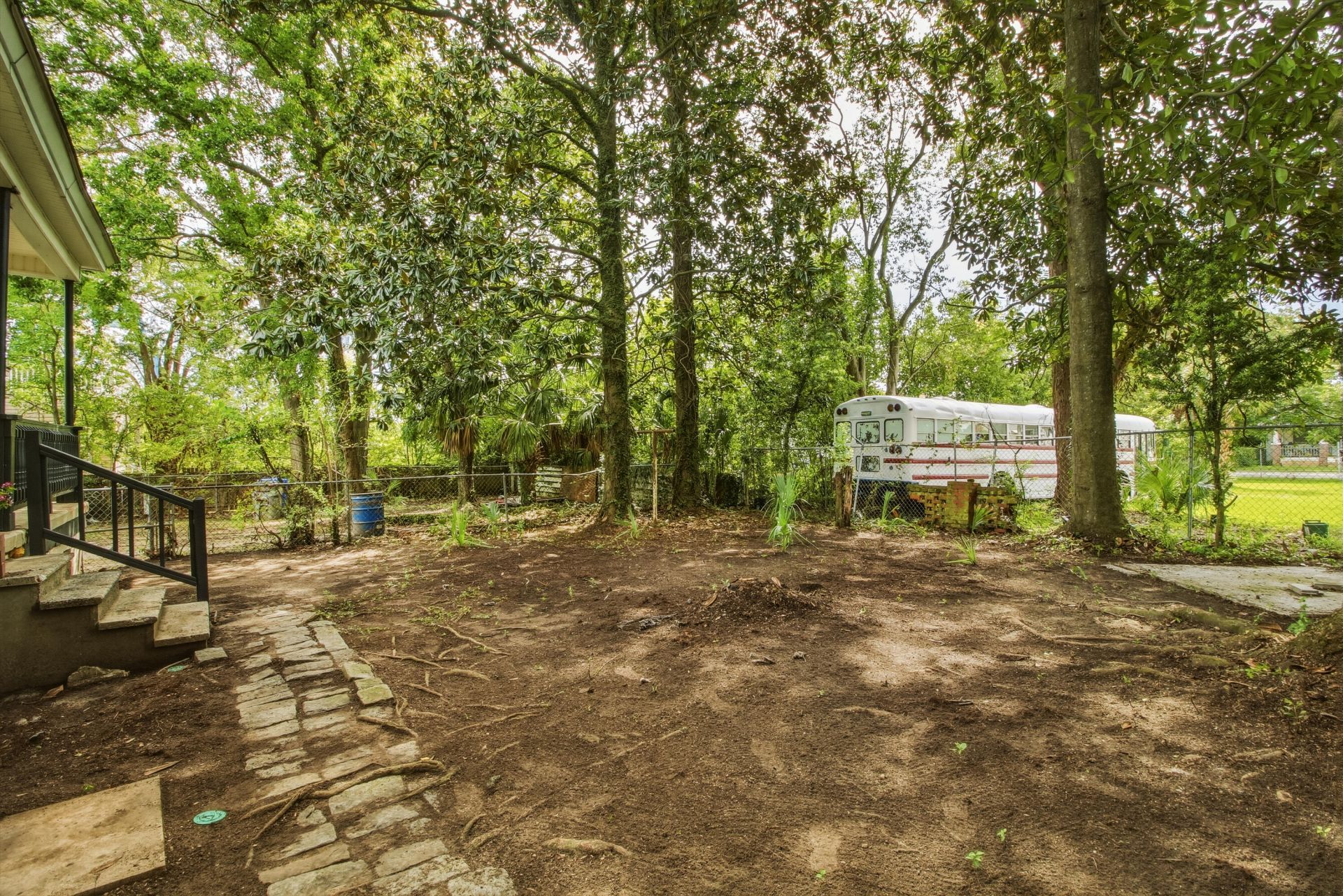 1811 Carlton Street Photo 38