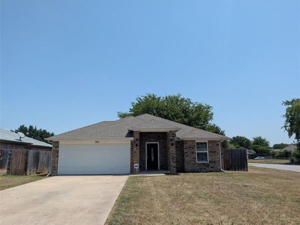 7237 Autumn Run Drive , Forest Hill, TX 76140
