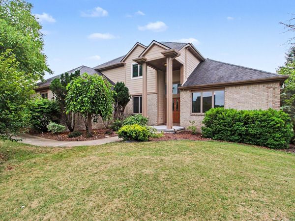 6942 Suncrest Drive, Saline, MI 48176